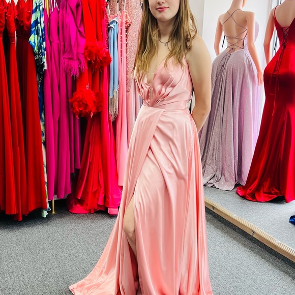 PROM DRESS - Picture 3 of 4